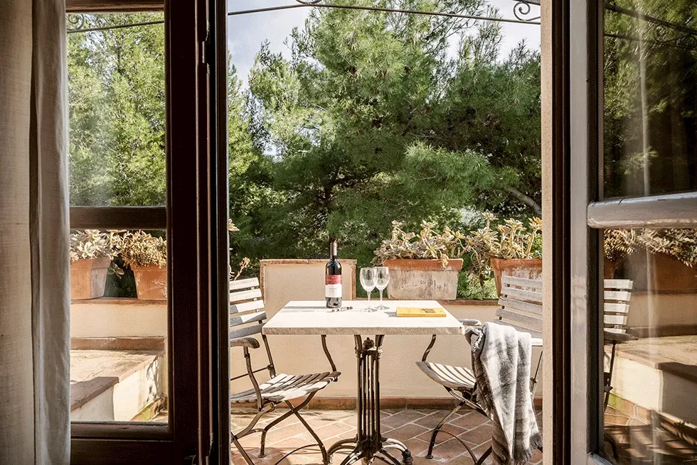 Pineta Superior Suite – suite pineta superio tavolo in terrazza con vista mare