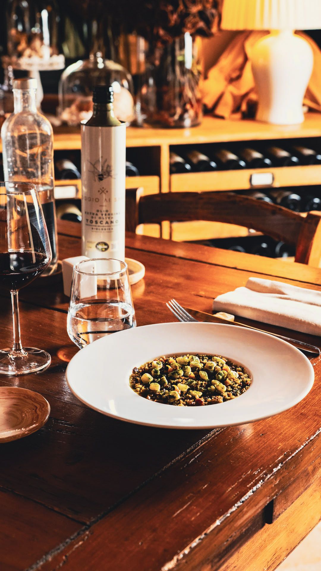 Un luogo modellato dalla terra, dalle stagioni e da una cucina viva. – RESTAURANT 1