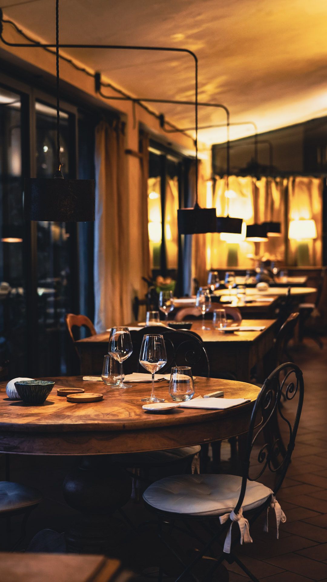 Un luogo modellato dalla terra, dalle stagioni e da una cucina viva. – RESTAURANT 3