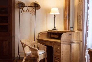 junior suite scrivania in legno San Vincenzo